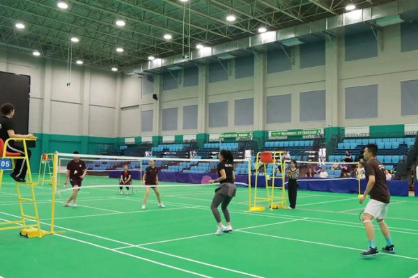 万宝优配 锡林浩特市举办第三届“劳动者杯”职工羽毛球赛